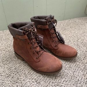 Teva De La Vina Boots Waterproof Leather 7 -- NEW